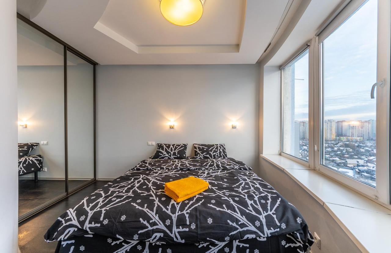 Luxury Apartment, Dniprovska Embankment26, Sokorki Kijev Kültér fotó